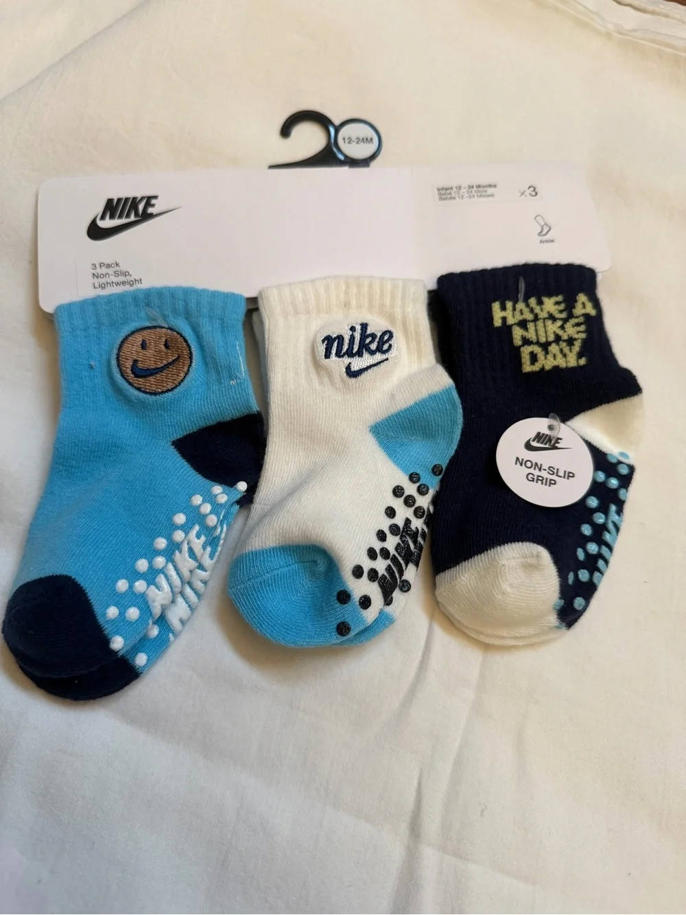 Nike Kids No-Show Socks Pack in Blue, White, Navy
